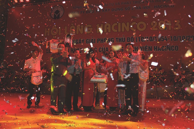 HACINCO TƯNG BỪNG TRONG NGÀY HỘI LÀNG HACINCO 2013